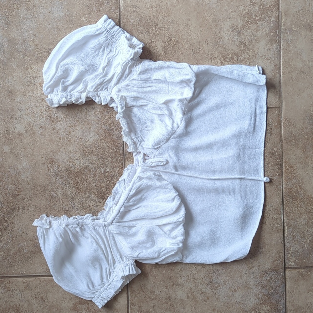 Olivaceous Coquette Ruffle Crop Top in white size large